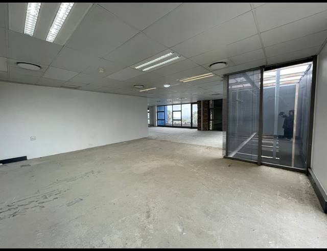 583M² OFFICE TO LET IN BRYANSTON